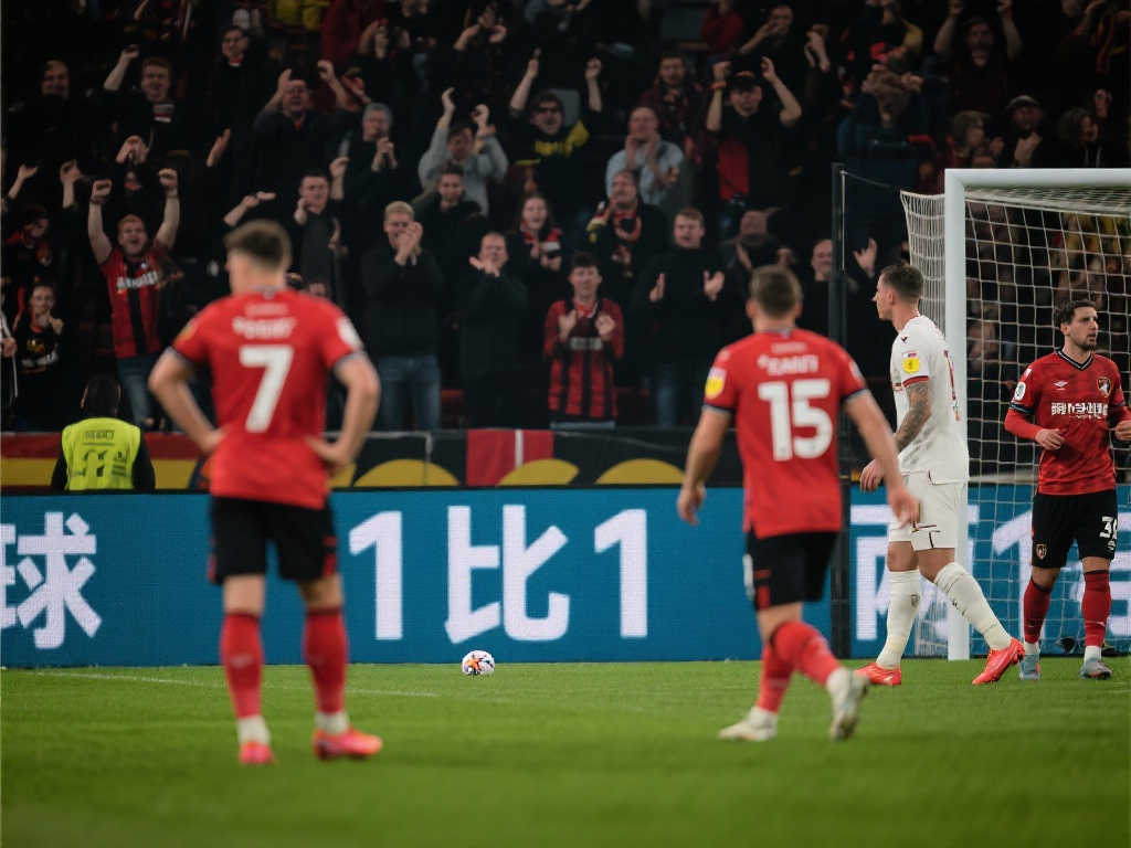 次看到了他 次看到了他