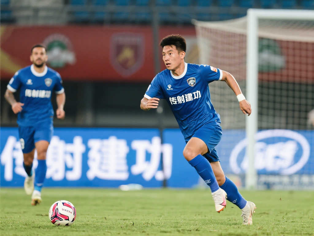 对年轻队员 对年轻队员